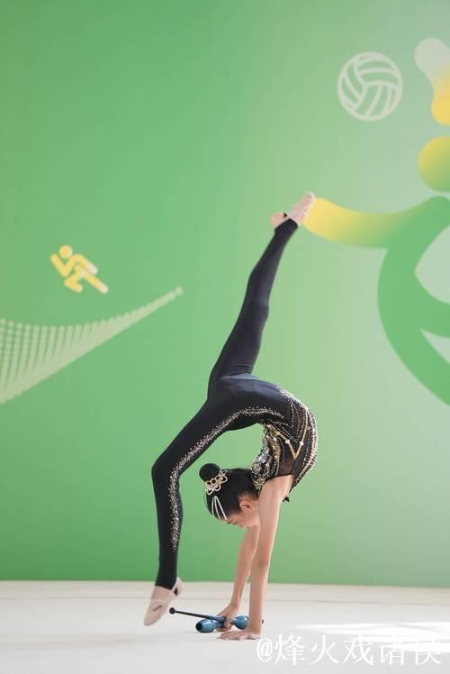 艺术体操冠军校园“炫技” 青春在中华体育精神中绽放